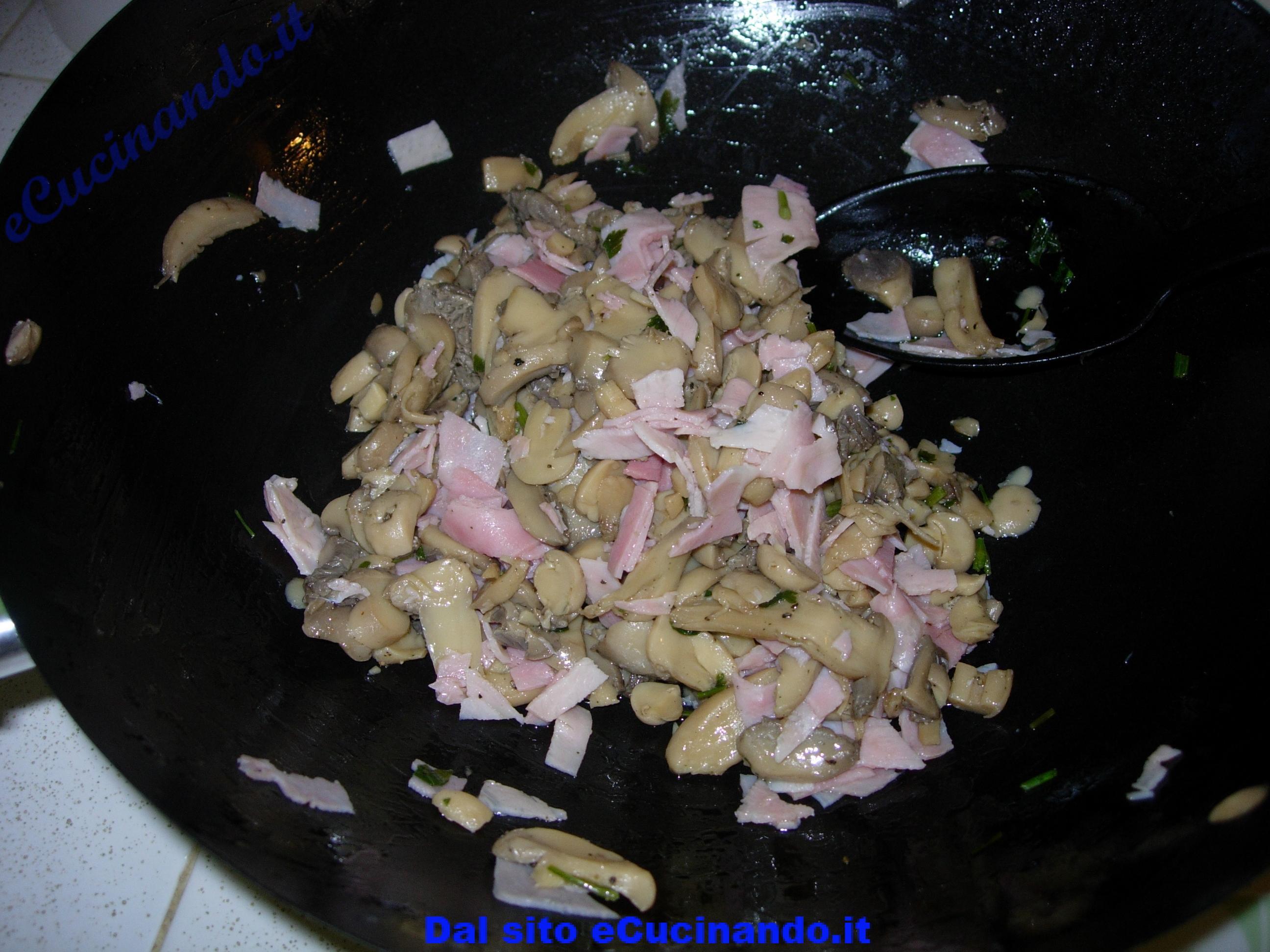 Clicca per vedere la foto ingrandita Pasta-con-funghi