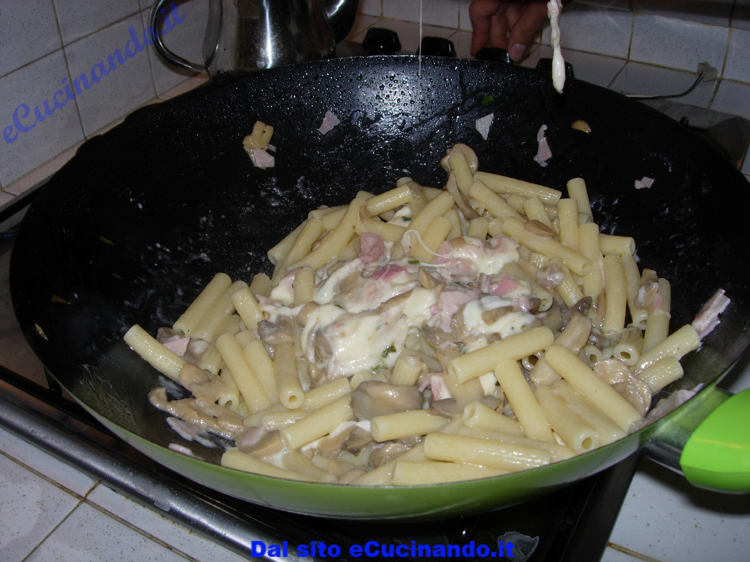 Clicca per vedere la foto ingrandita Pasta-con-funghi