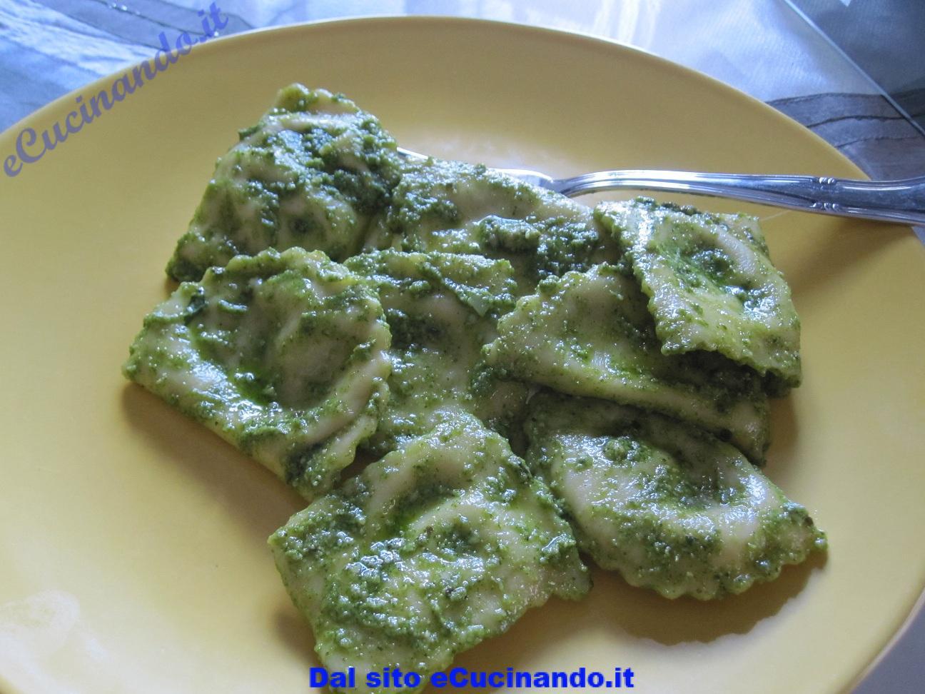 Clicca per vedere la foto ingrandita Mezzelune-al-pesto