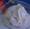 Gelato di yogurt con uvetta e mandorle